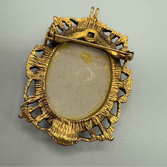 Handpainted Floral Victorian Style Gold tone Vintage Ceramic Pendant / Brooch - Picture 10 of 14